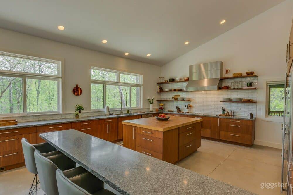 Modern Country Home with Pool, Hot Tubs &amp; Fire Pit – Close to Wineries &amp; Beach Photo 4