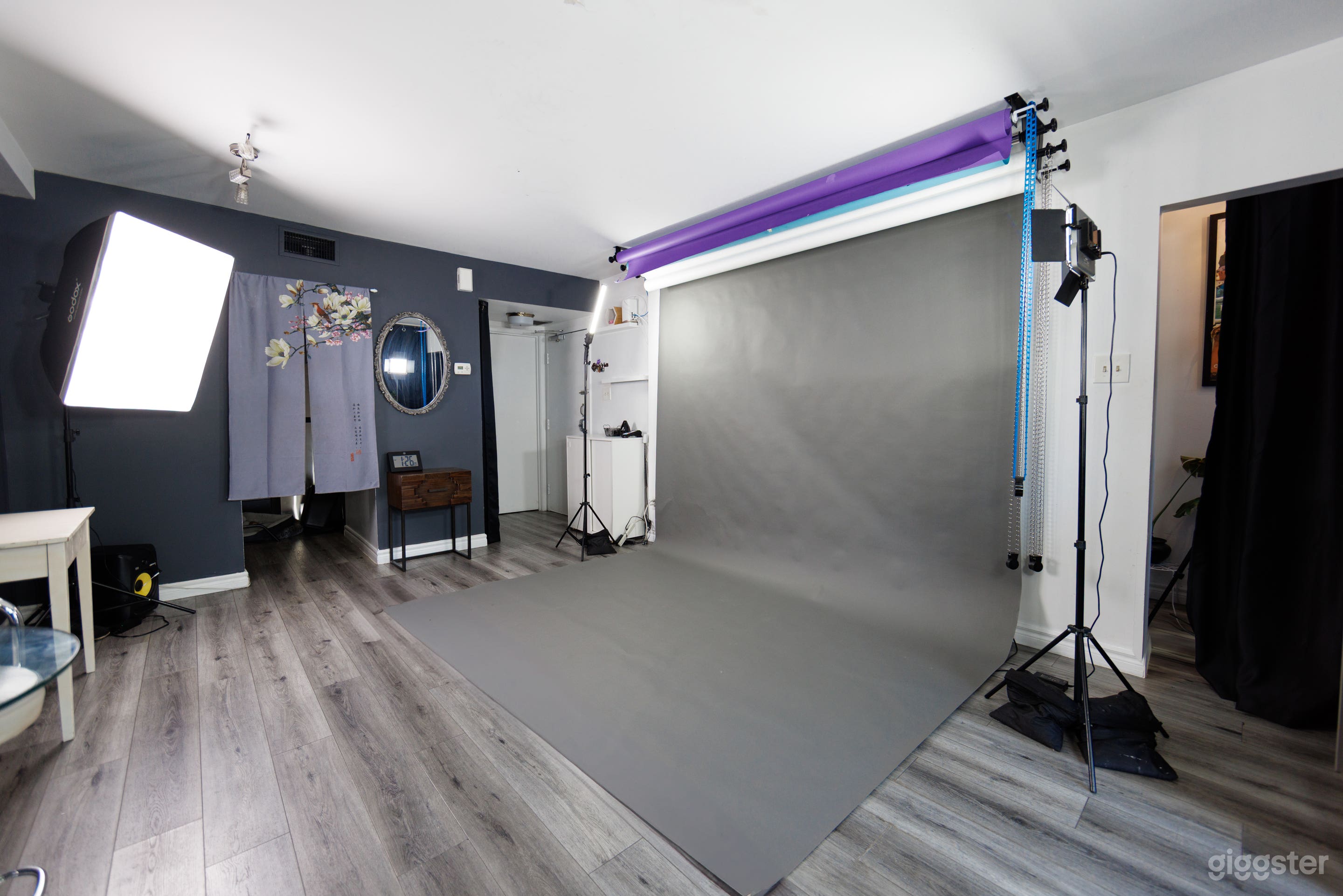 Photography Studio with Lighting &amp; ColourBackdrops Photo 1