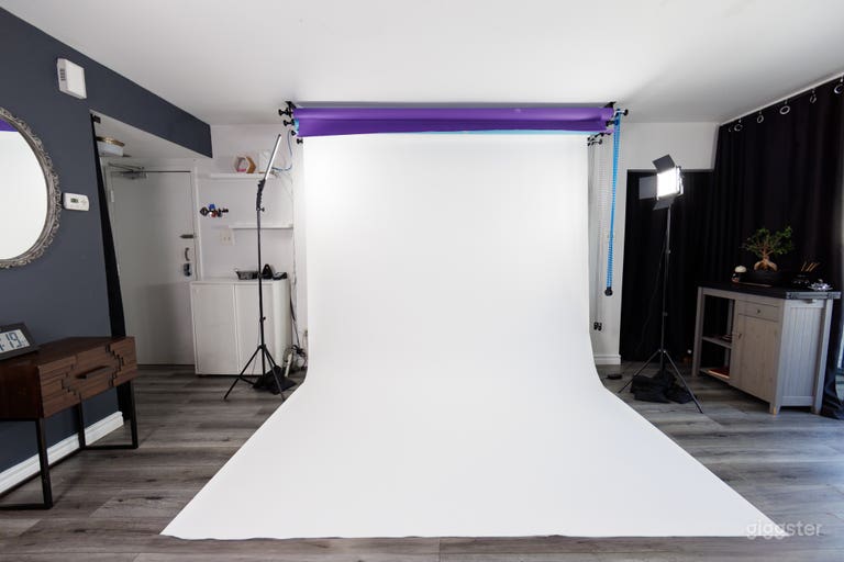  Photography Studio with Lighting & ColourBackdrops 