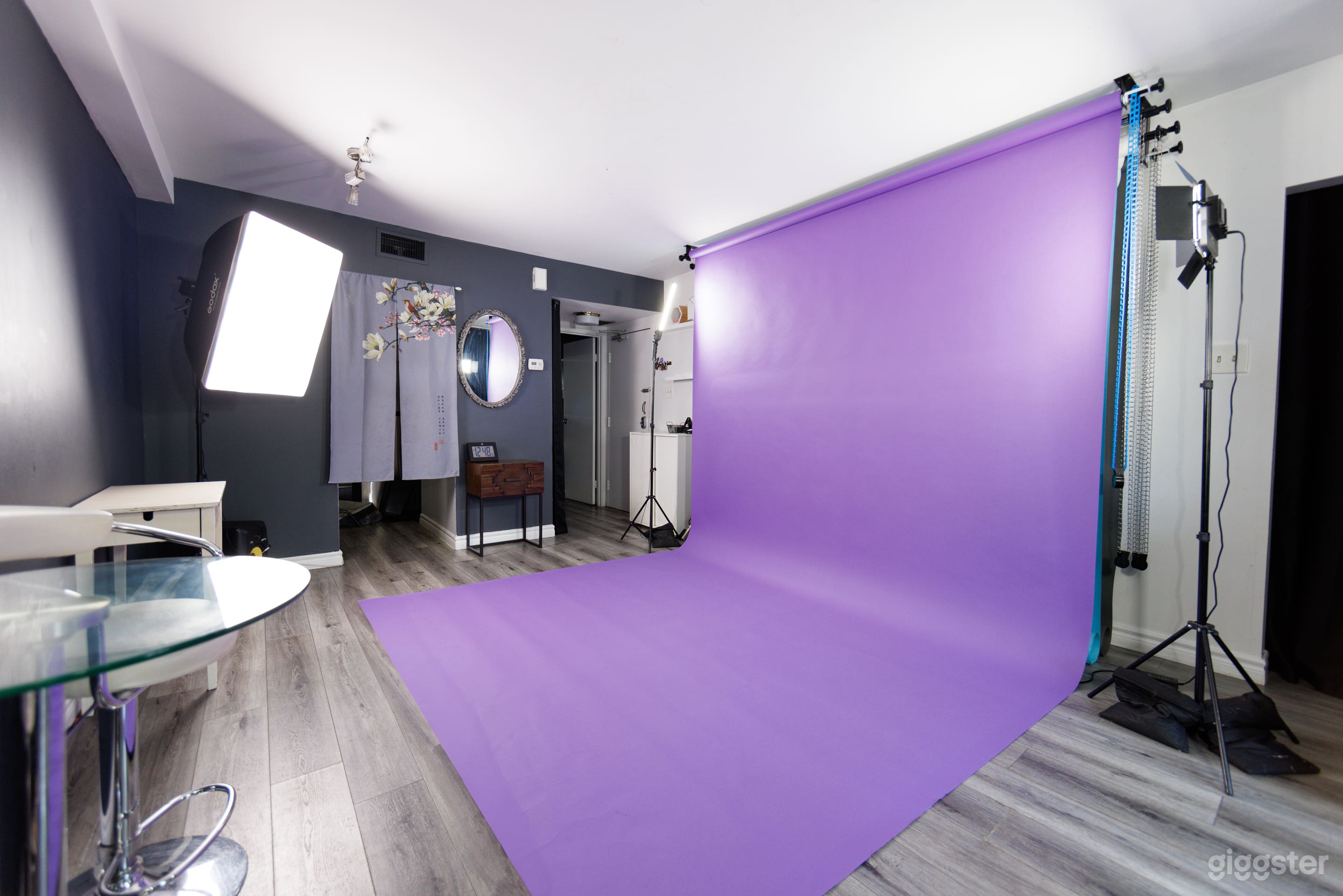 Photography Studio with Lighting &amp; ColourBackdrops Photo 3