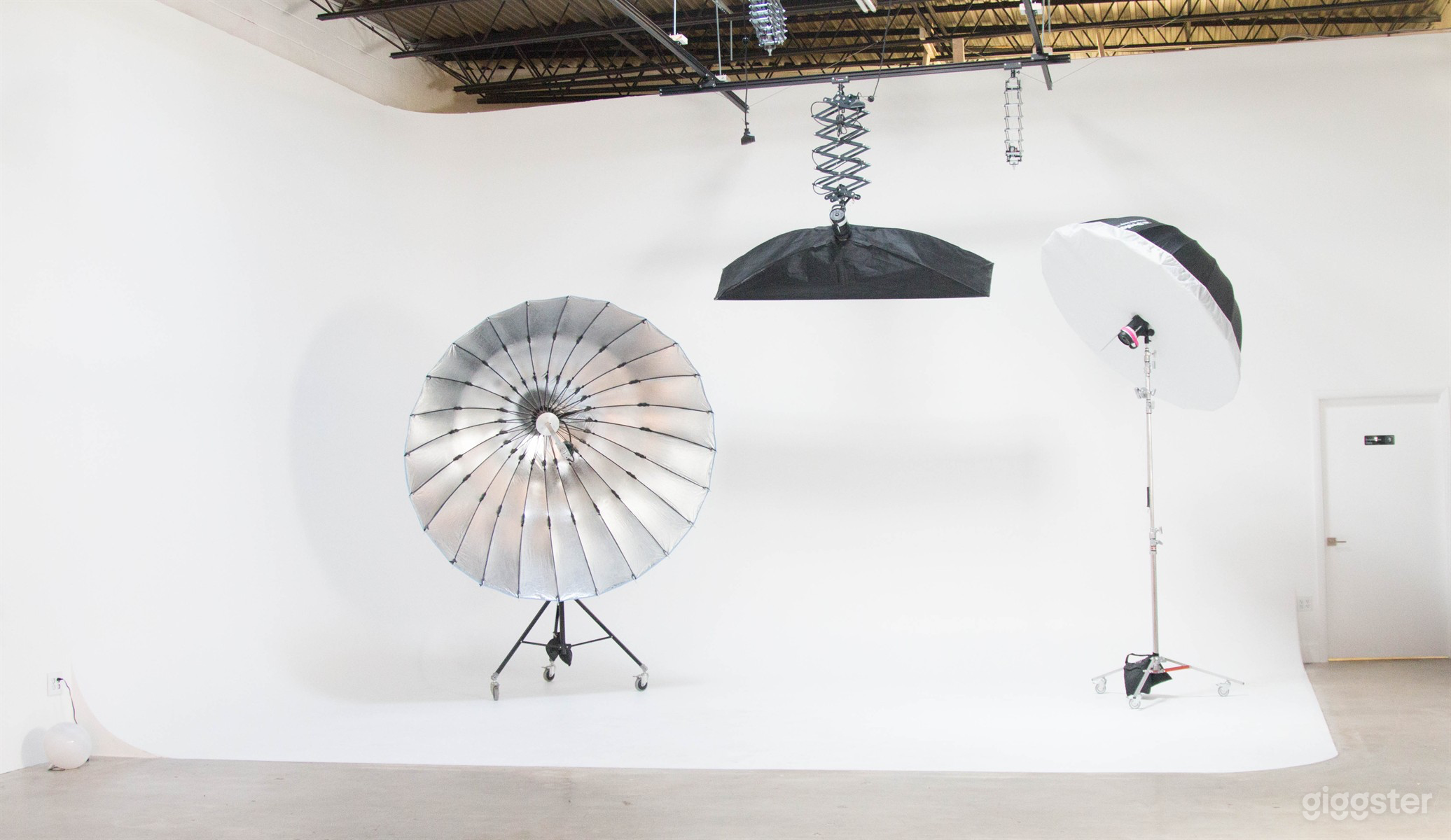 Warehouse Style / Premier Boutique DMV Creative Studio Photo 3