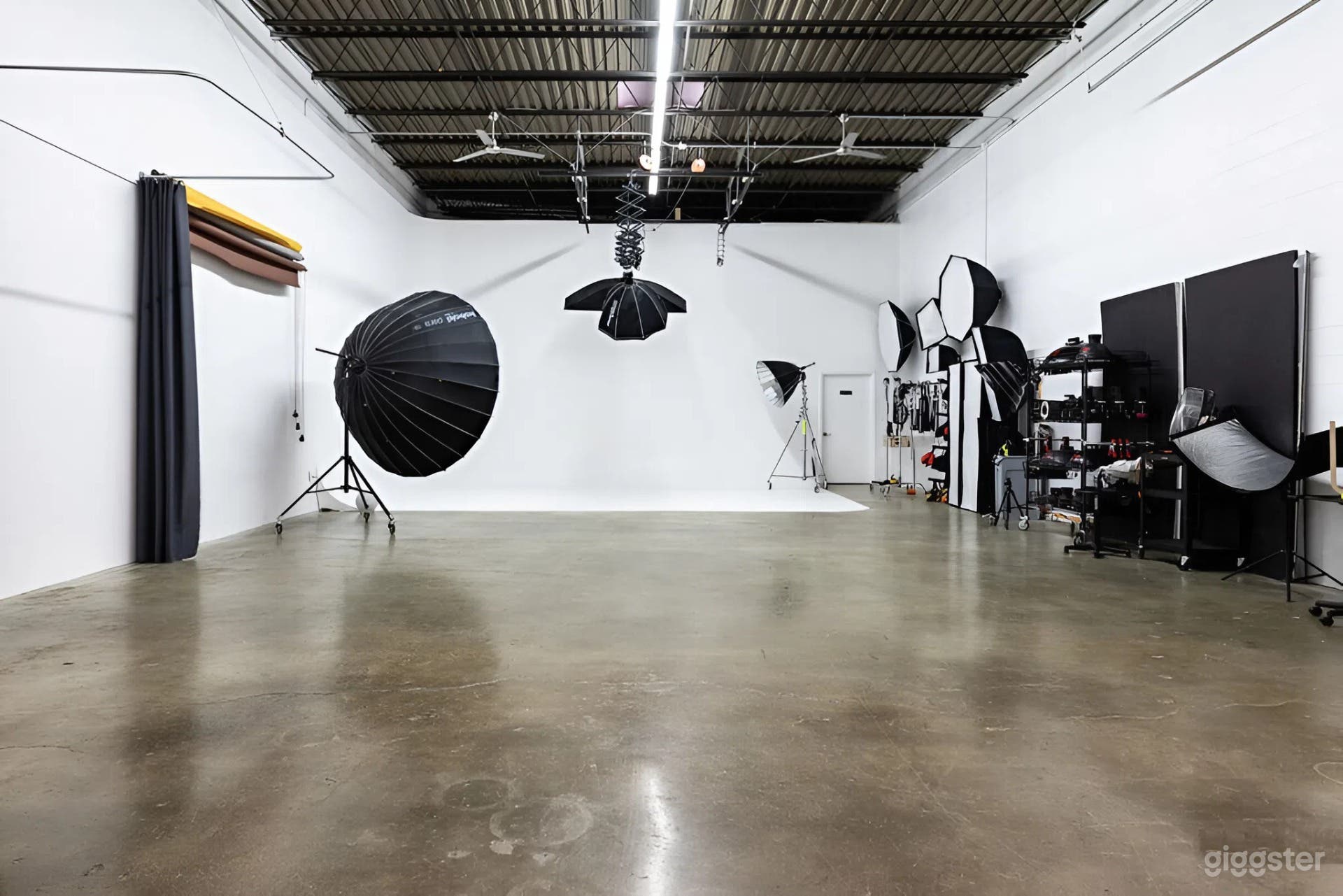 Warehouse Style / Premier Boutique DMV Creative Studio Photo 1