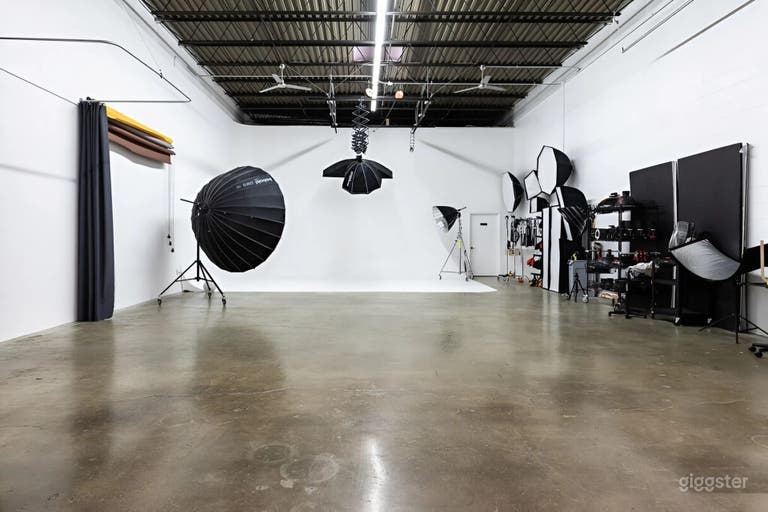  Warehouse Style / Premier Boutique DMV Creative Studio 