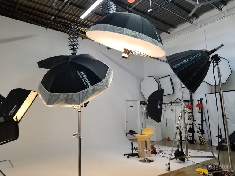  Warehouse Style / Premier Boutique DMV Creative Studio 