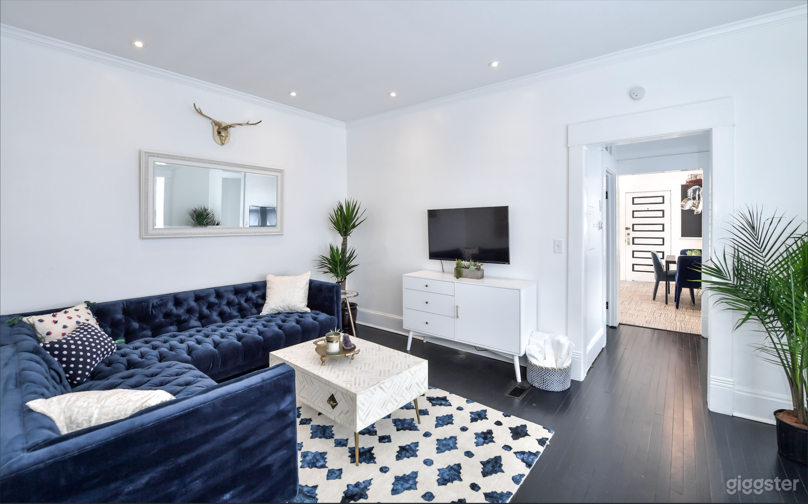 Stag | Chic Furnished Apartment Photo 2