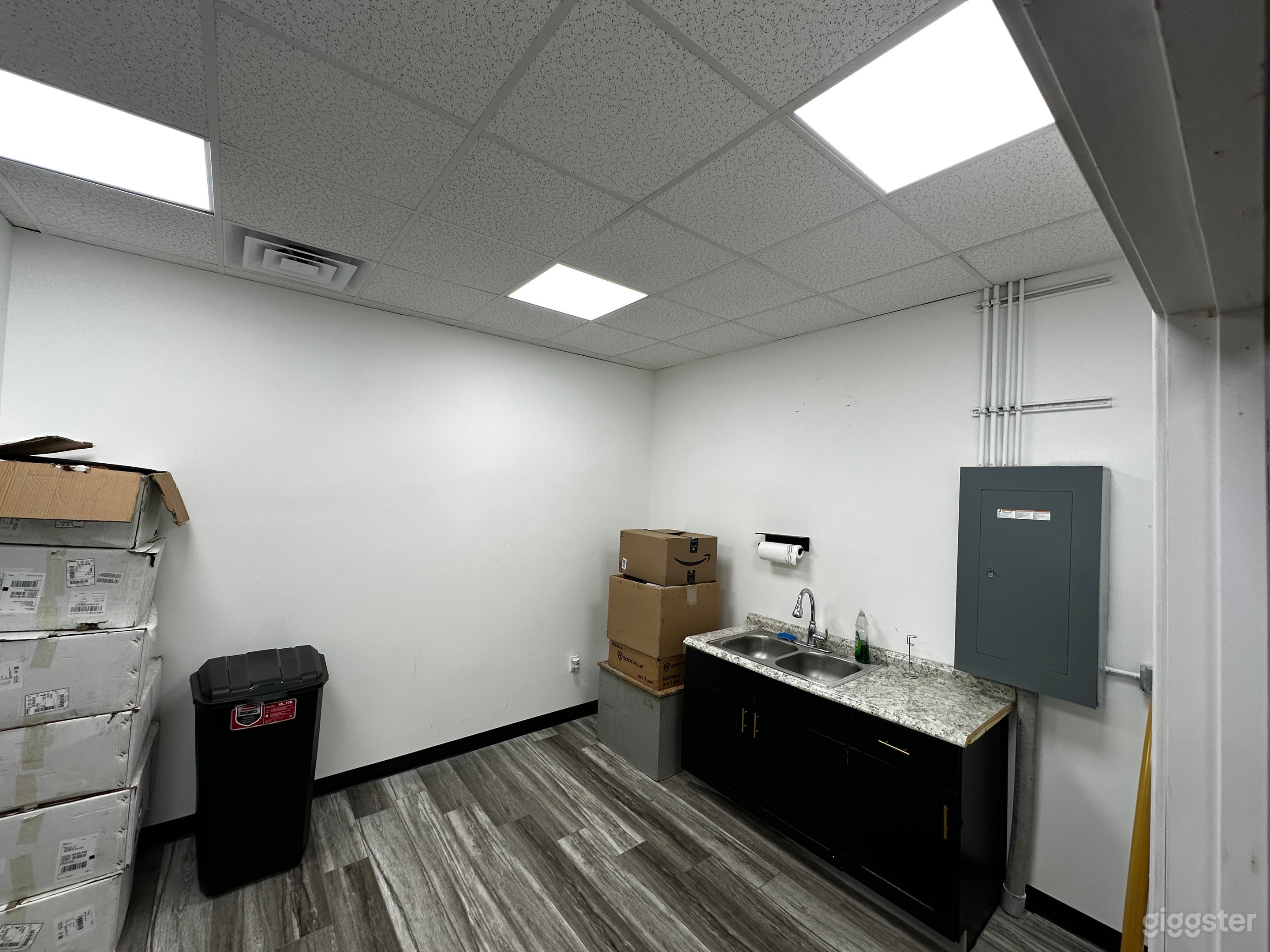 Modern Multi-Use Event Space Photo 4