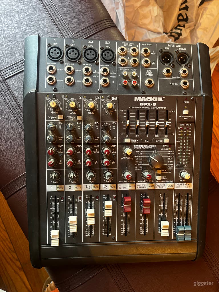  Surround sound, Bluetooth, 4 DI available for parties and speeches 