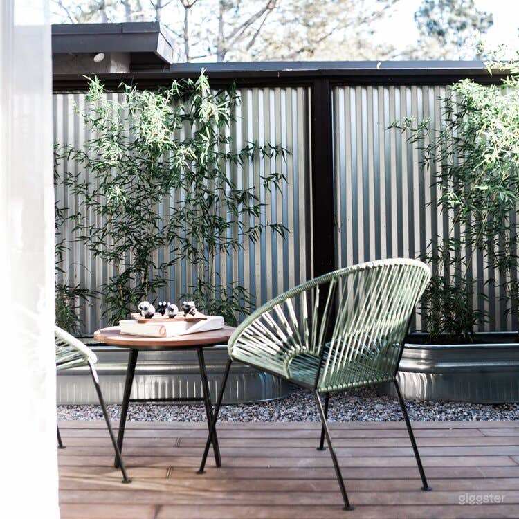 Naturally Elegant Space with Outdoor Patio - Earth Room Photo 3