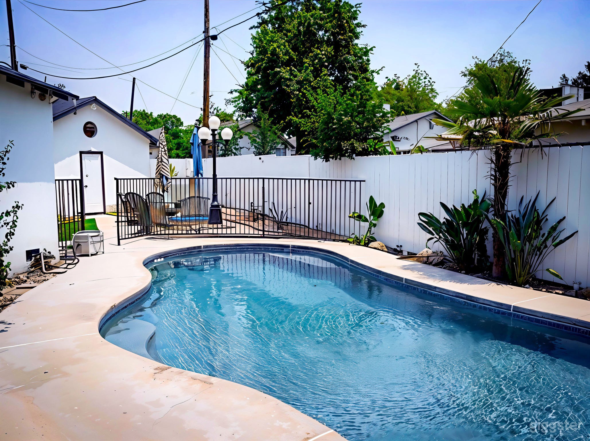 Bakersfield Pool Photo 1