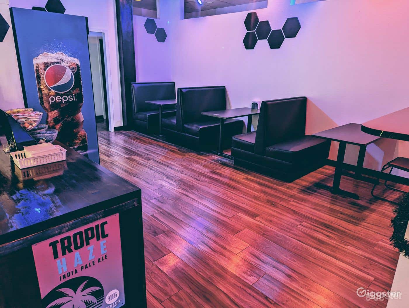 Karaoke Room B for 6 Guests Photo 2