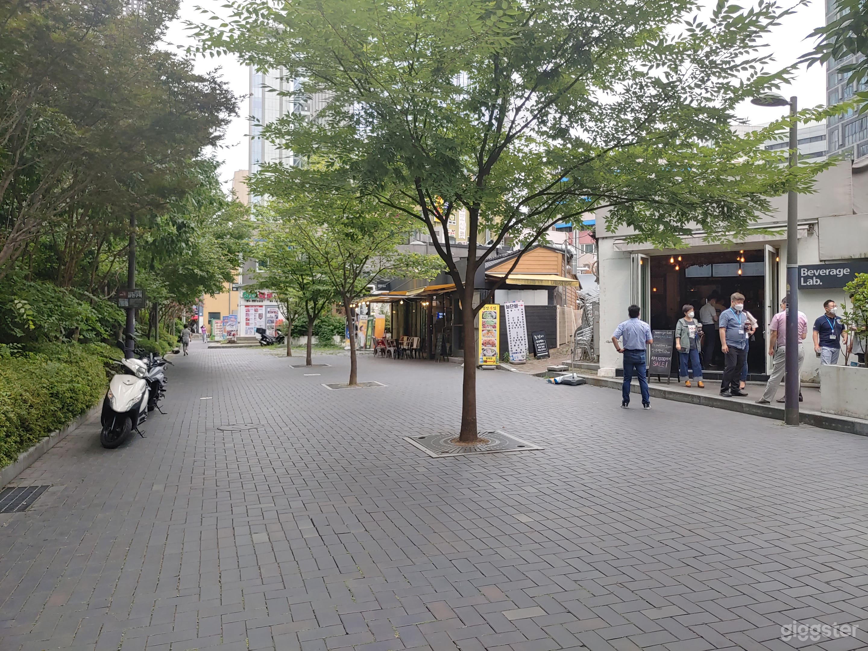 종로 한옥 감성 카페 | Warm Minimal Café Space Photo 4