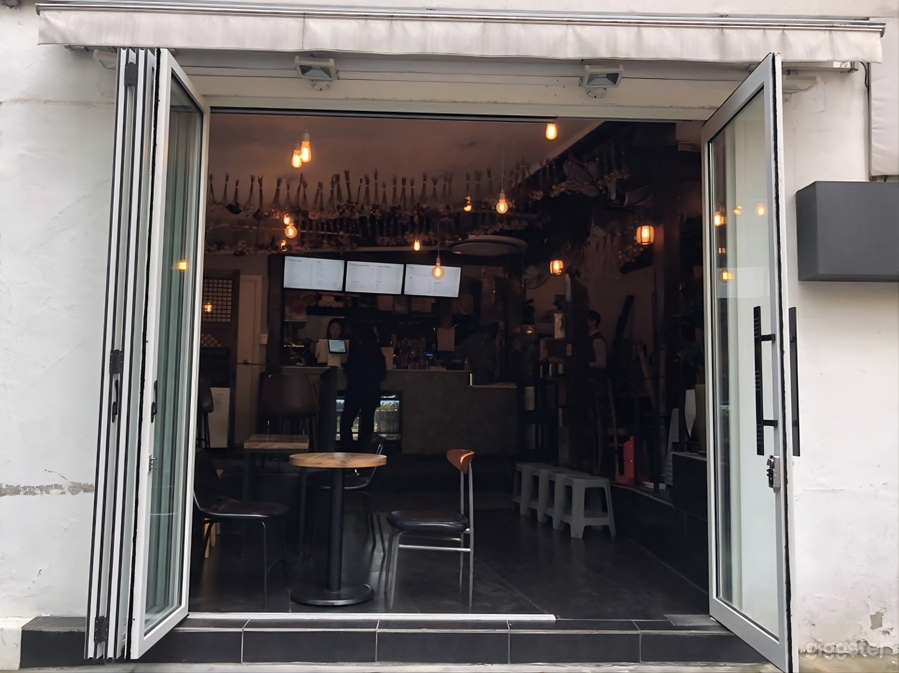 종로 한옥 감성 카페 | Warm Minimal Café Space Photo 3