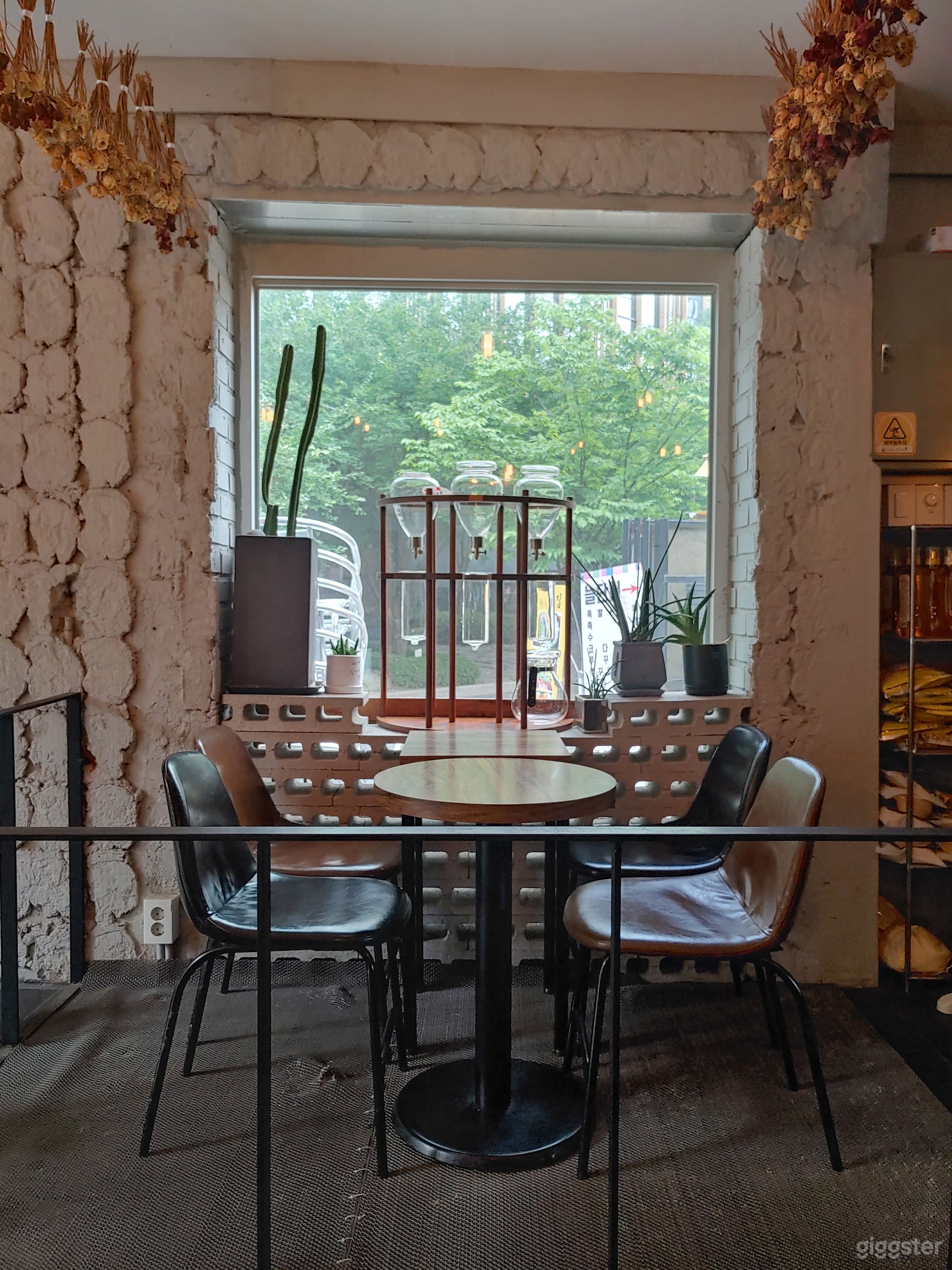 종로 한옥 감성 카페 | Warm Minimal Café Space Photo 2
