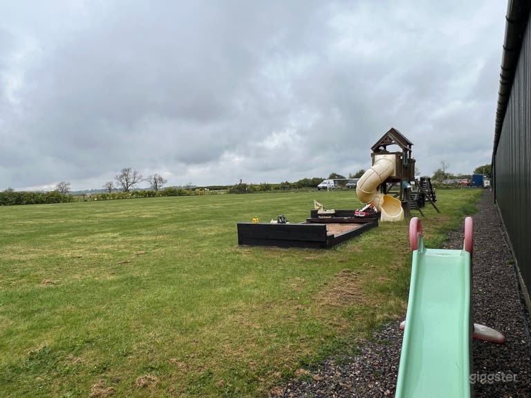  Garden Area with Play equipment 