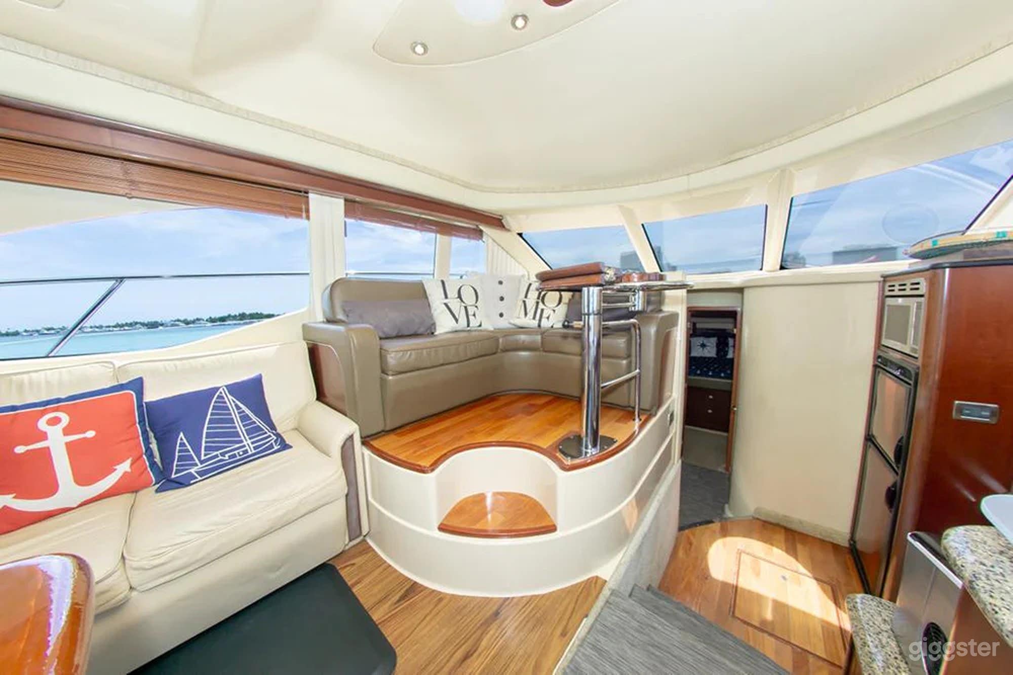SEA RAY FLYBRIDGE | 50’ YACHT Photo 4