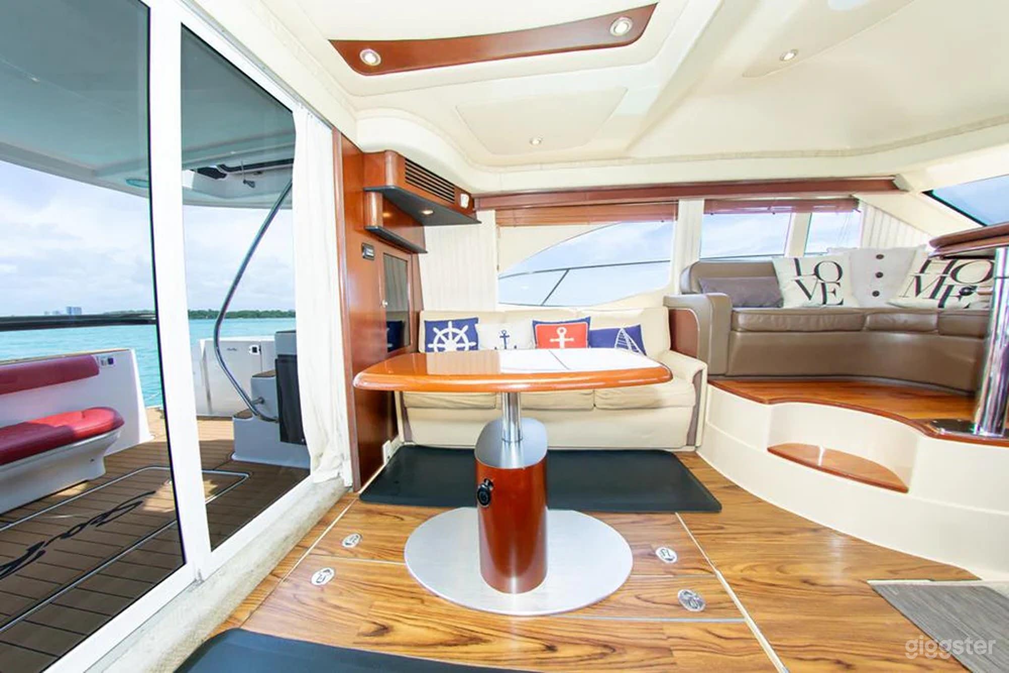 SEA RAY FLYBRIDGE | 50’ YACHT Photo 3