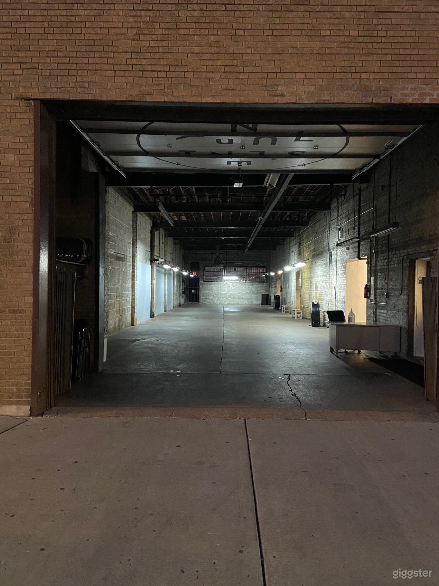 Industrial Refurbished 1962 Urban Warehouse Photo 3