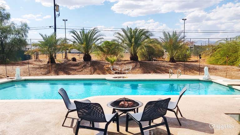  Huge Pool + Tiki Bar in Retro Las Vegas 