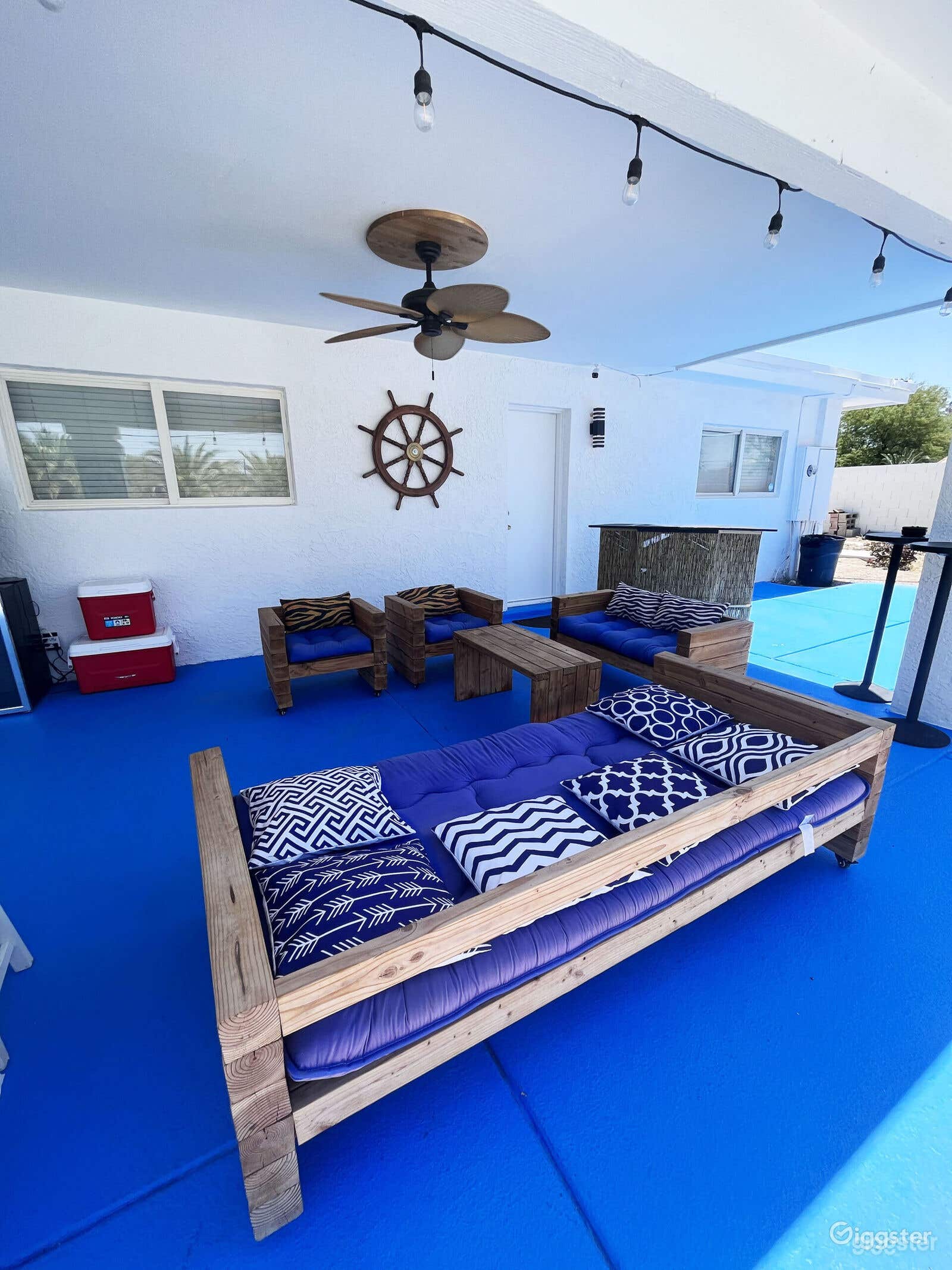 Huge Pool + Tiki Bar in Retro Las Vegas Photo 4