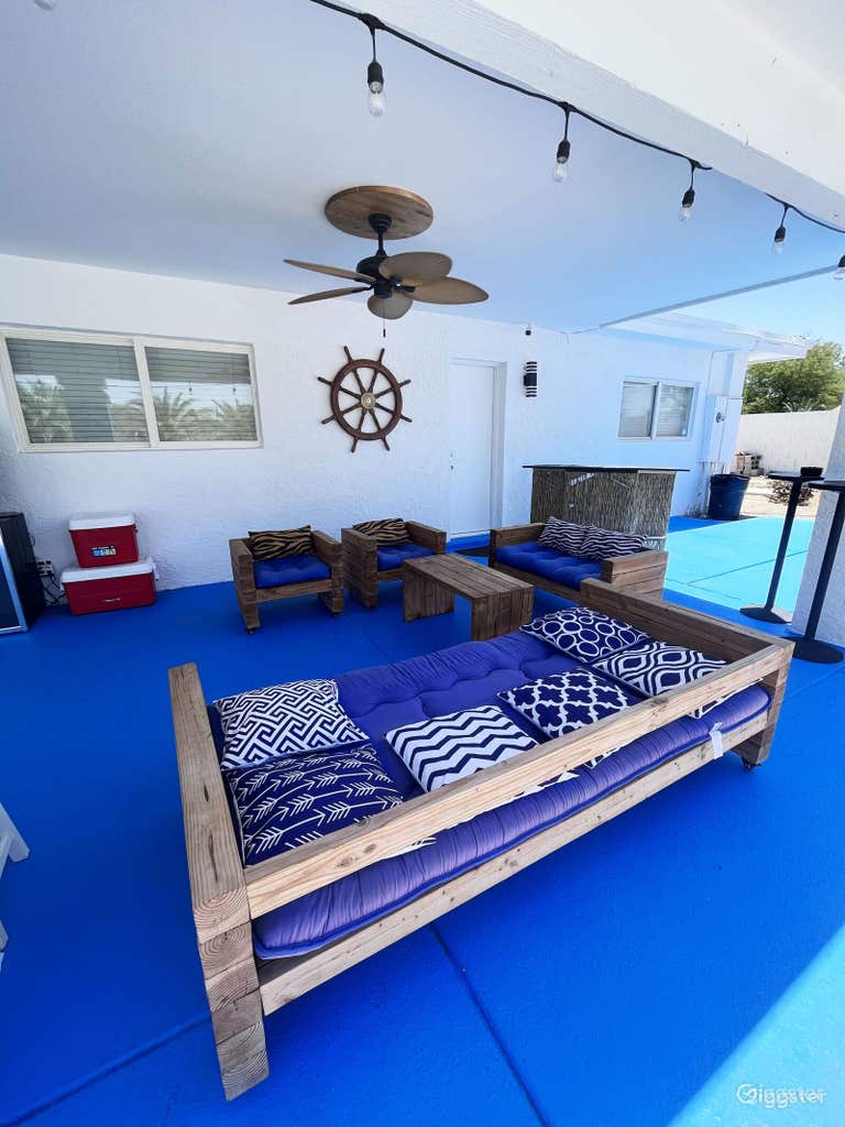  Huge Pool + Tiki Bar in Retro Las Vegas 