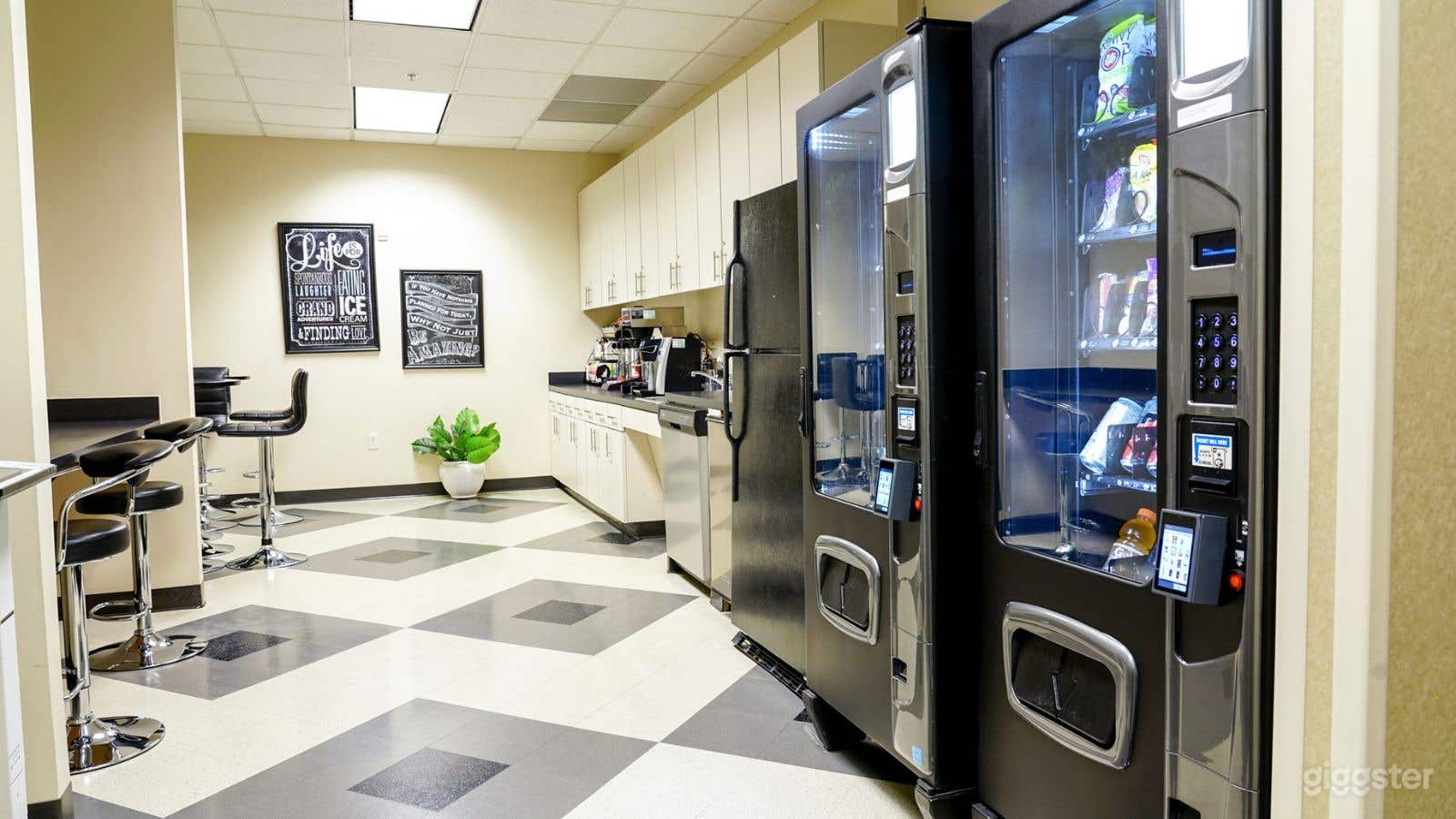 6-seat Modern, Stylish Meeting Space in Allen, TX Photo 2