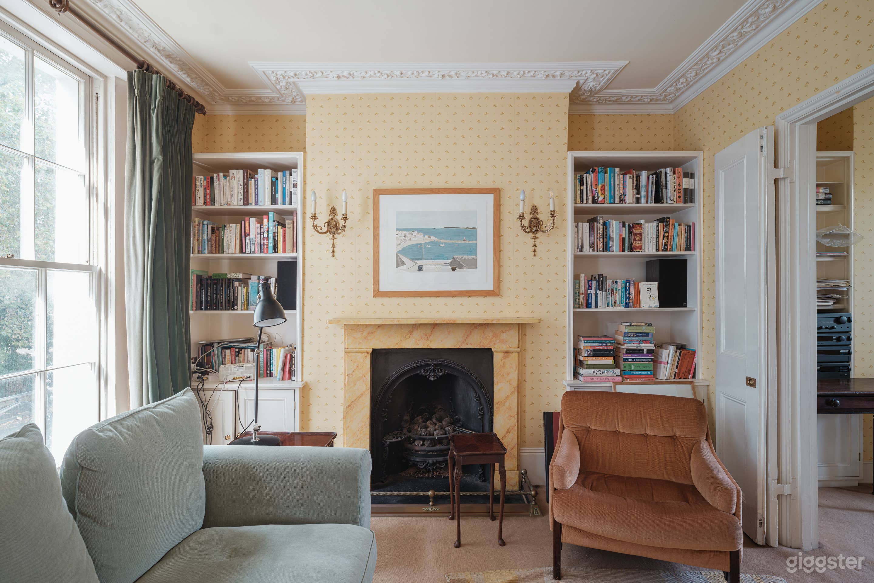 Classic Islington townhouse with dated interiors Photo 1
