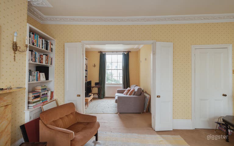  Classic Islington townhouse with dated interiors 