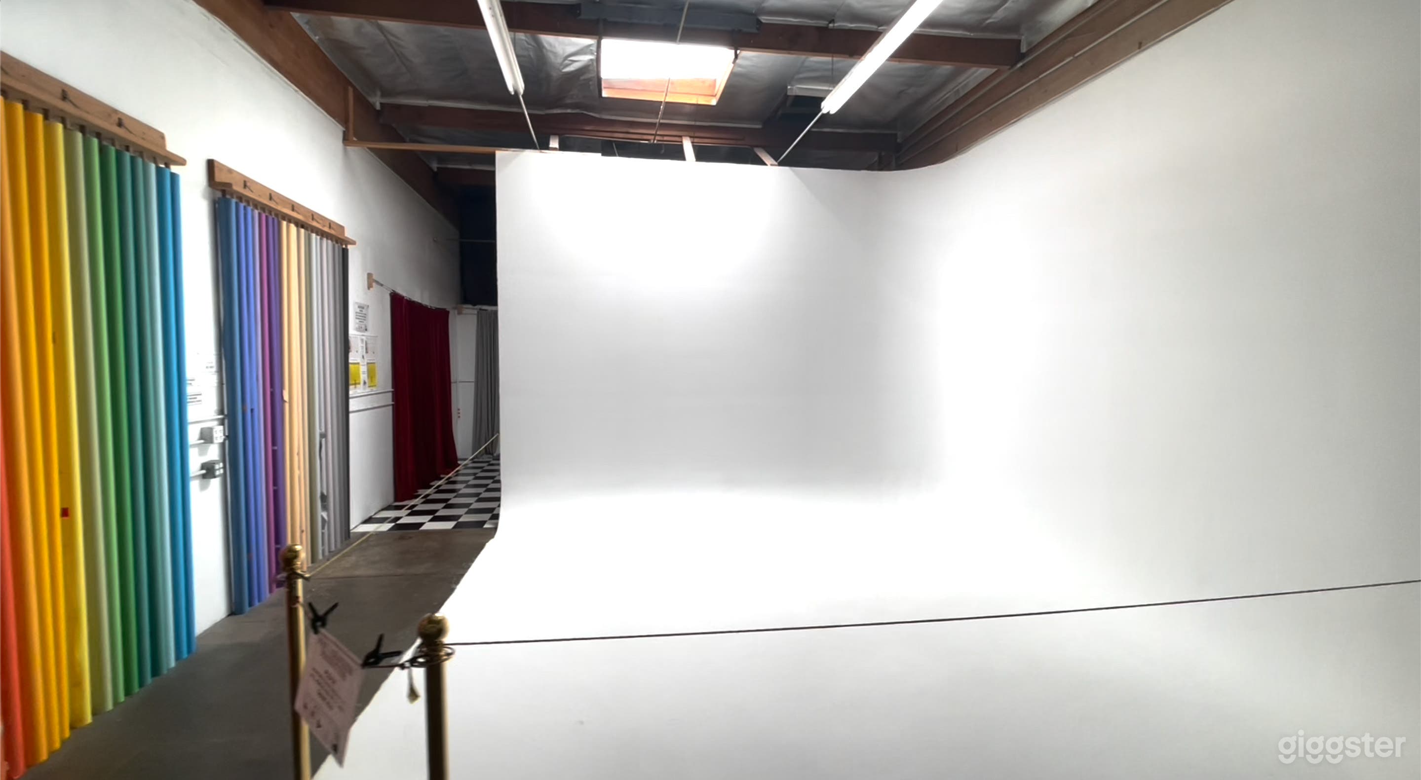 Cyclorama Wall And 50+ Backdrops Natural Daylight Photo 4