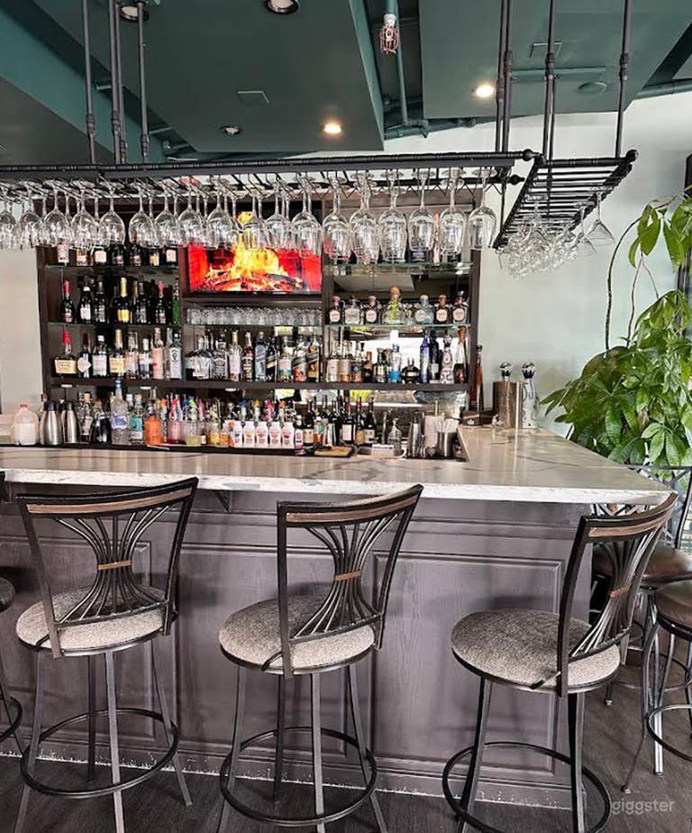  Elegant Spacious Indoor Restaurant 