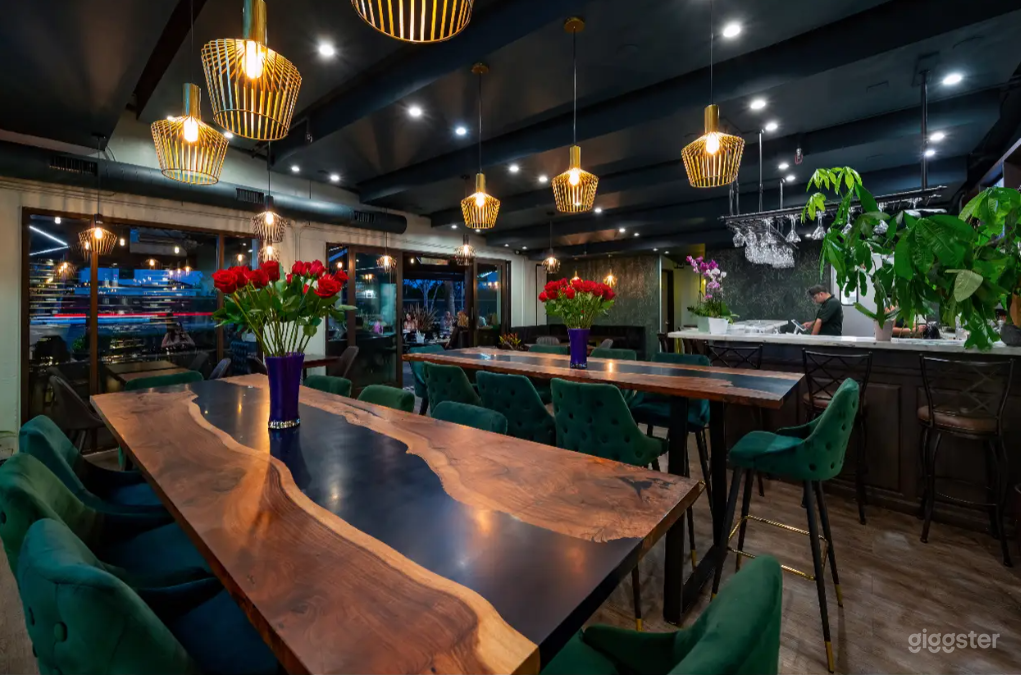 Elegant Spacious Indoor Restaurant Photo 1