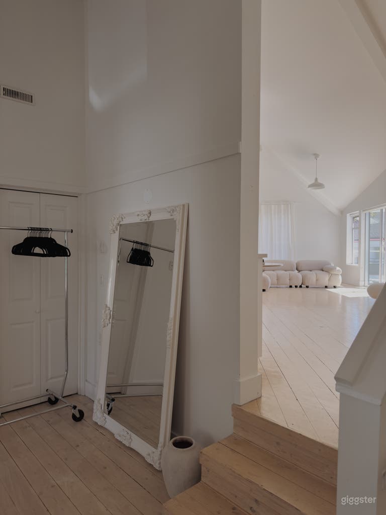  Bright Open Studio In South Surrey 