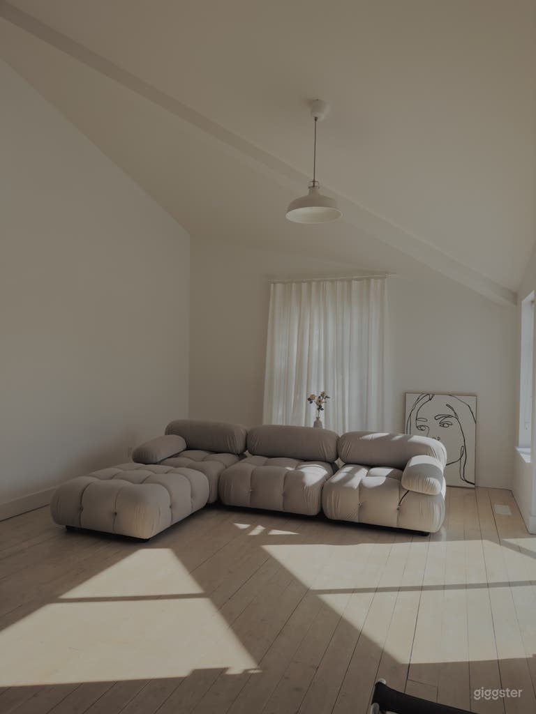  Bright Open Studio In South Surrey 