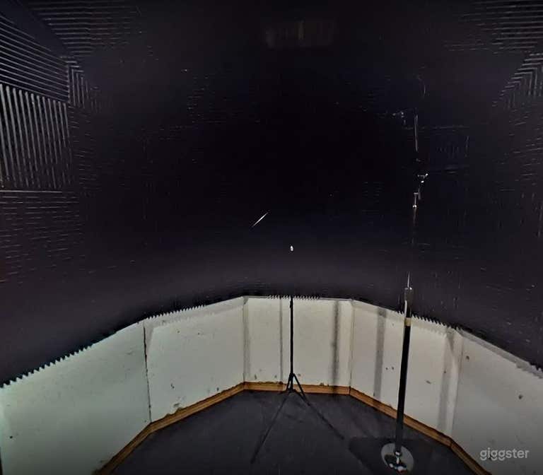  Isolation Room for Voice Over 