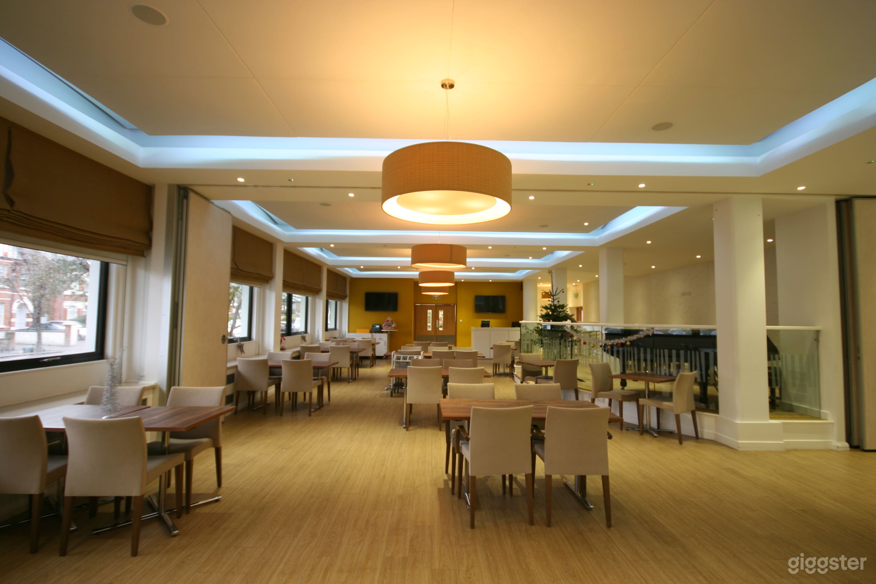 Pillars Restaurant Photo 3