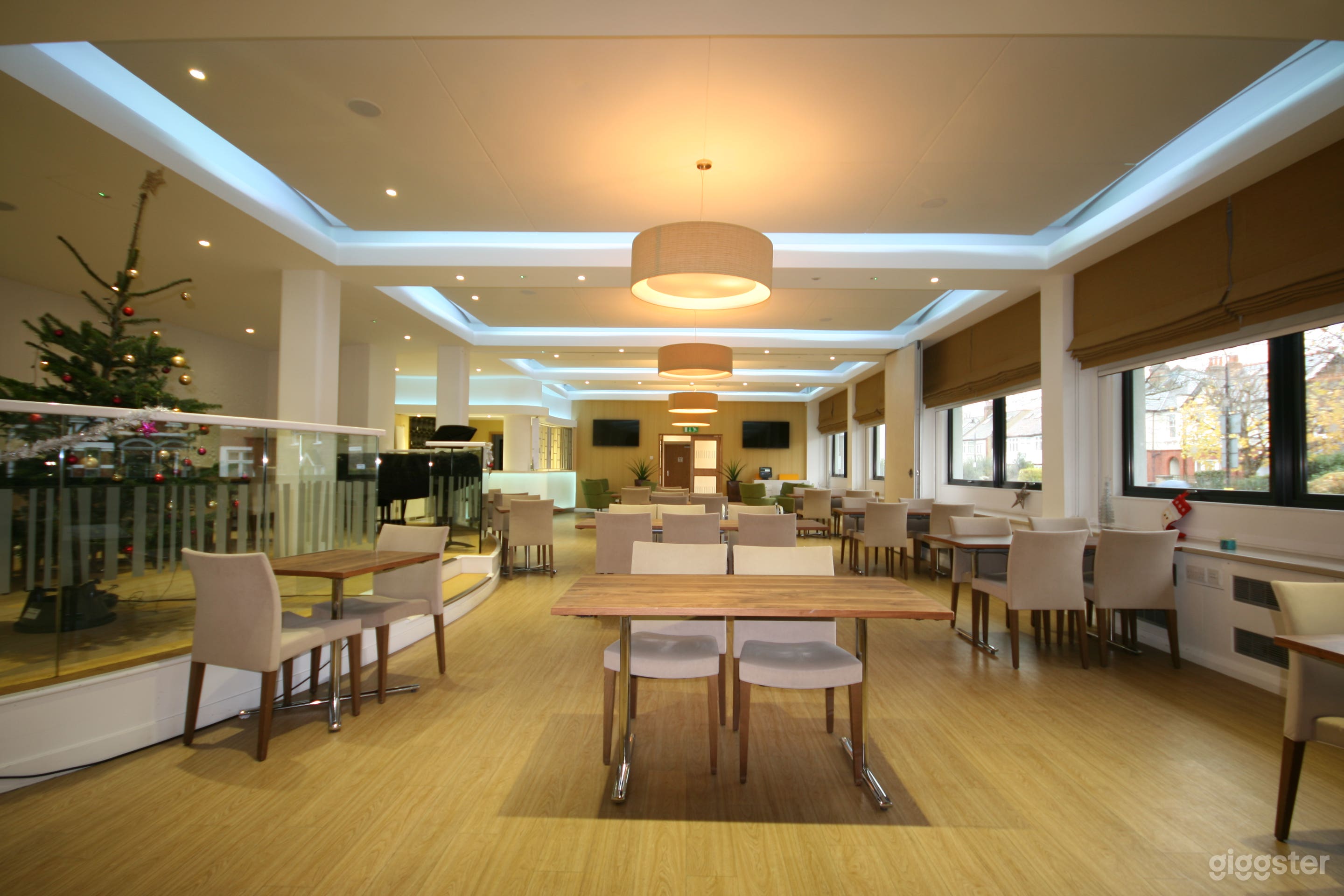 Pillars Restaurant Photo 2