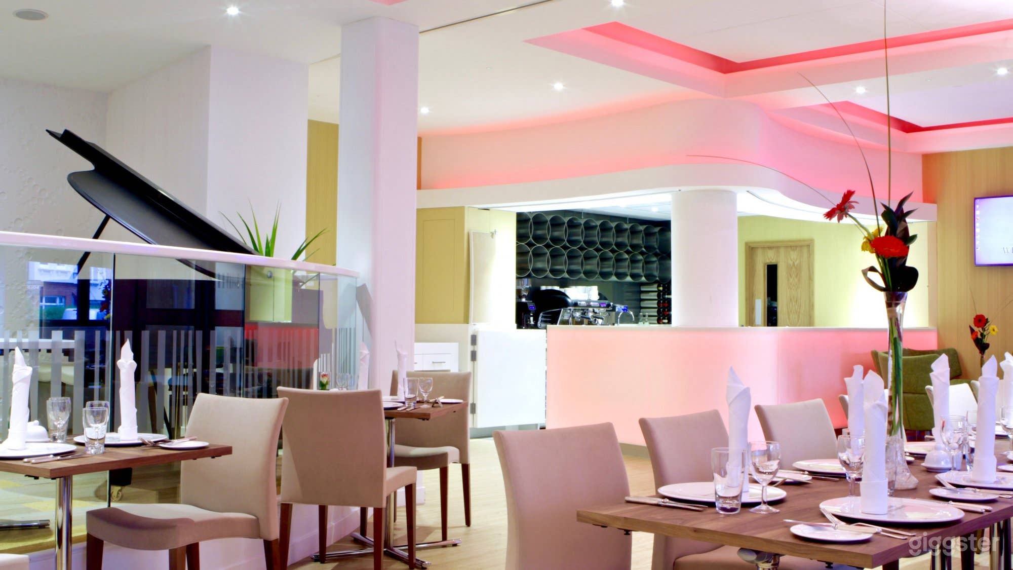 Pillars Restaurant Photo 4