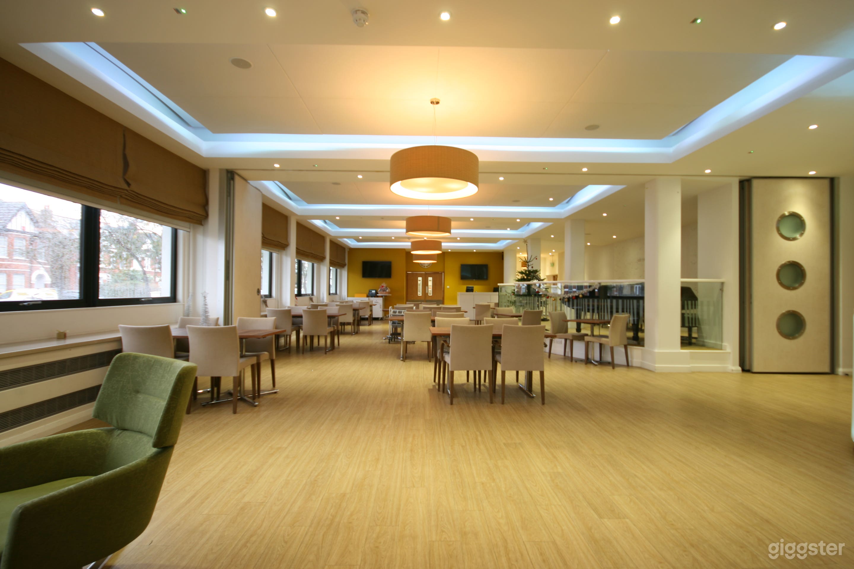 Pillars Restaurant Photo 1