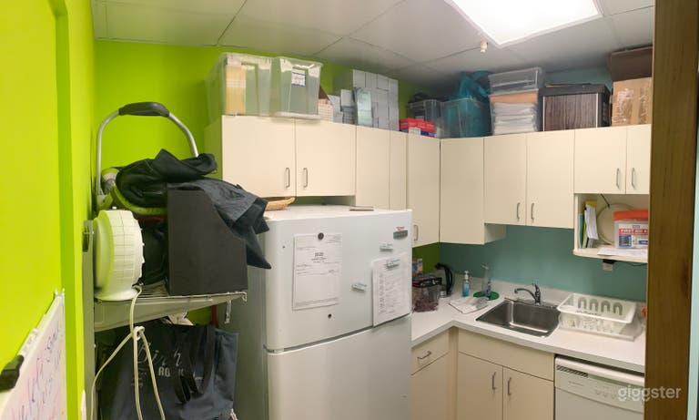  Cozy living-room-style office with comfy couches & carpets 