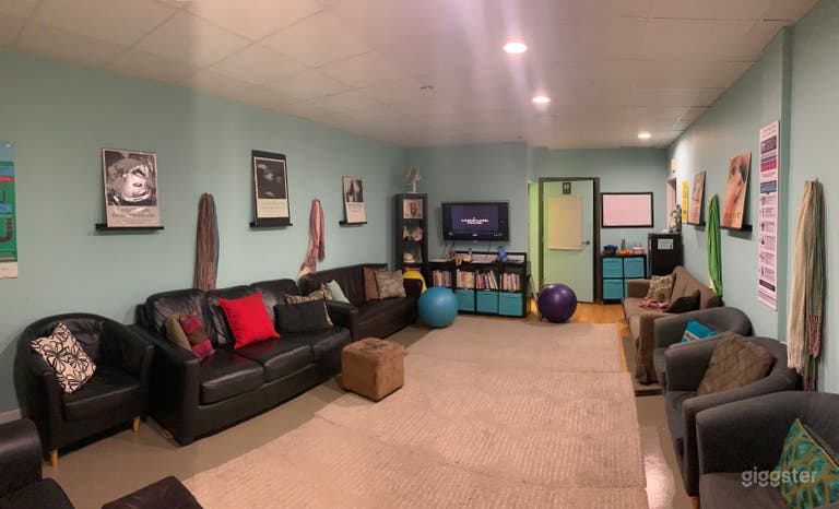  Cozy living-room-style office with comfy couches & carpets 