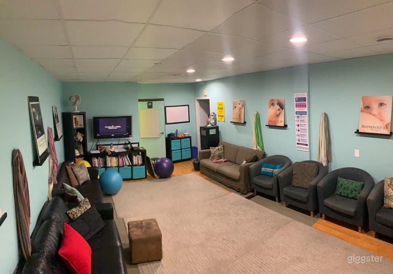  Cozy living-room-style office with comfy couches & carpets 