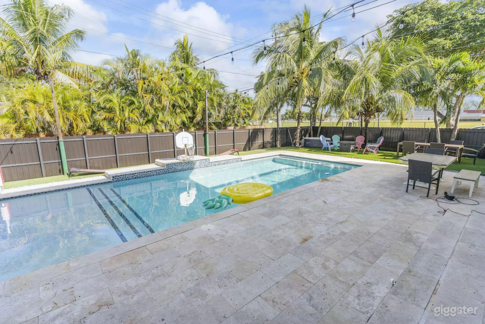 An amazing outdoor pool in Miami Springs Photo 4