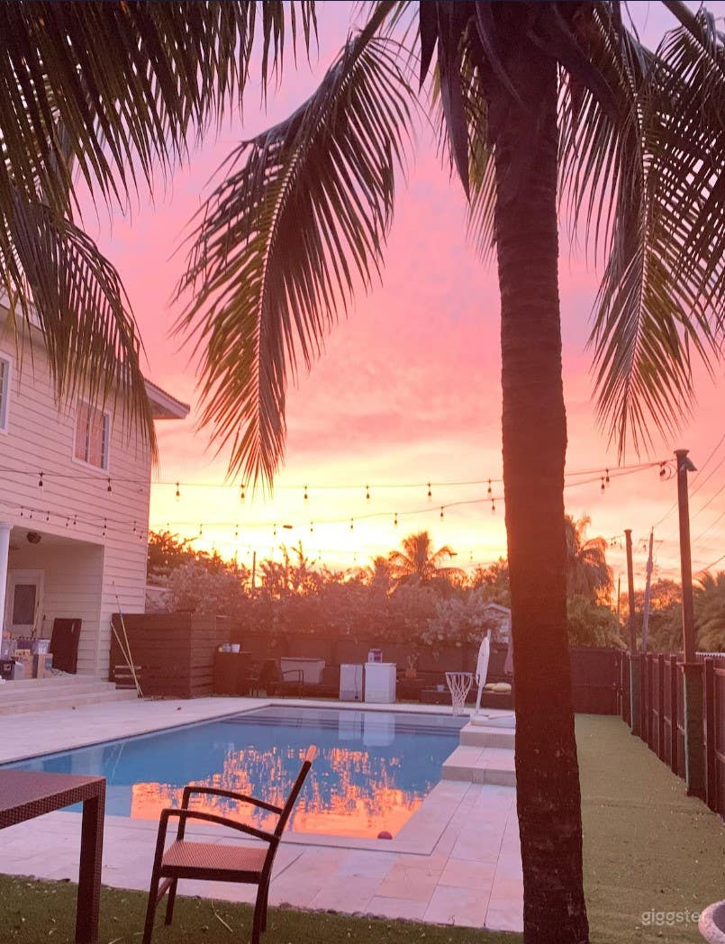 An amazing outdoor pool in Miami Springs Photo 2