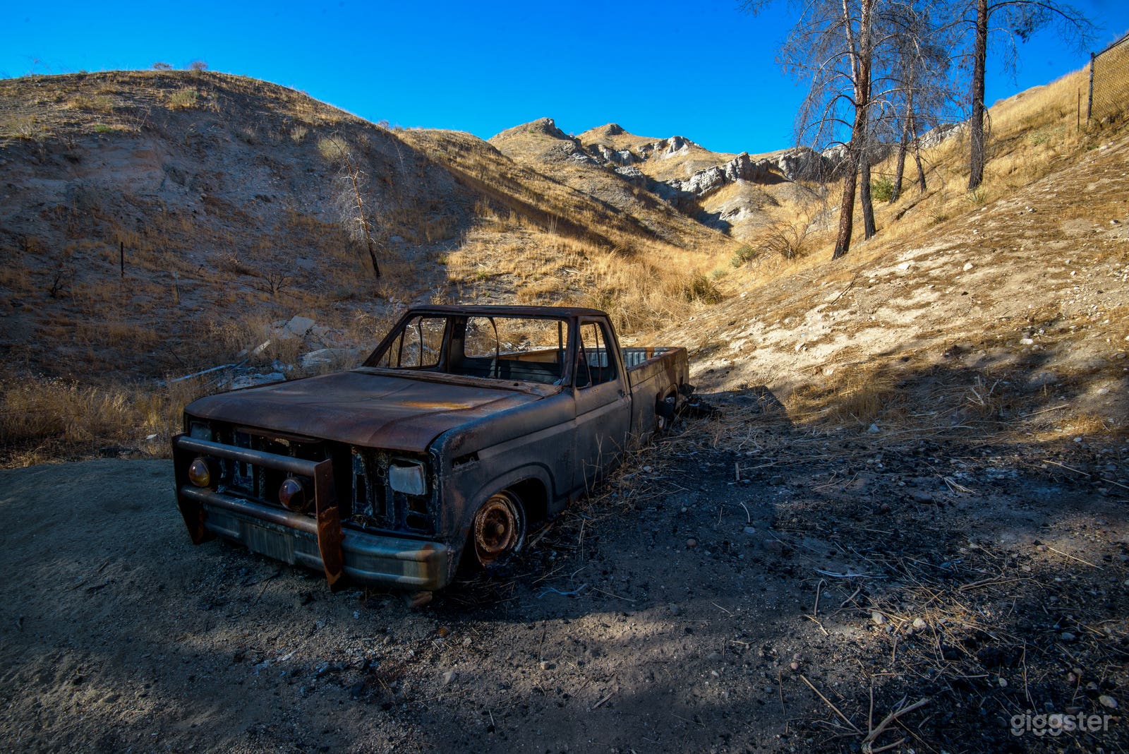 Gas Station, Desert Cliffs, House, Cinematic Meth Trailer Photo 2
