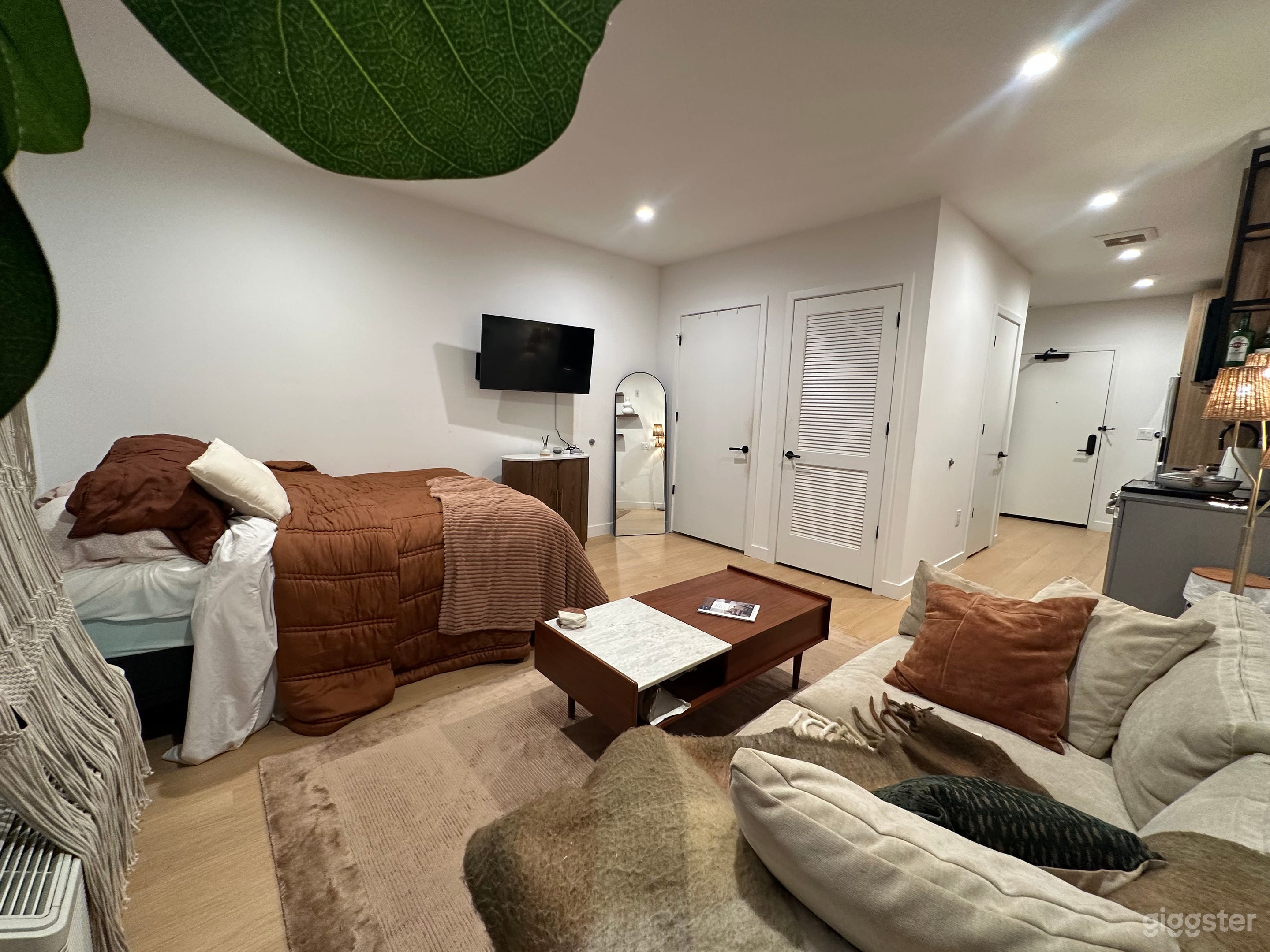 Euro summer meets modern design w private balcony Photo 4