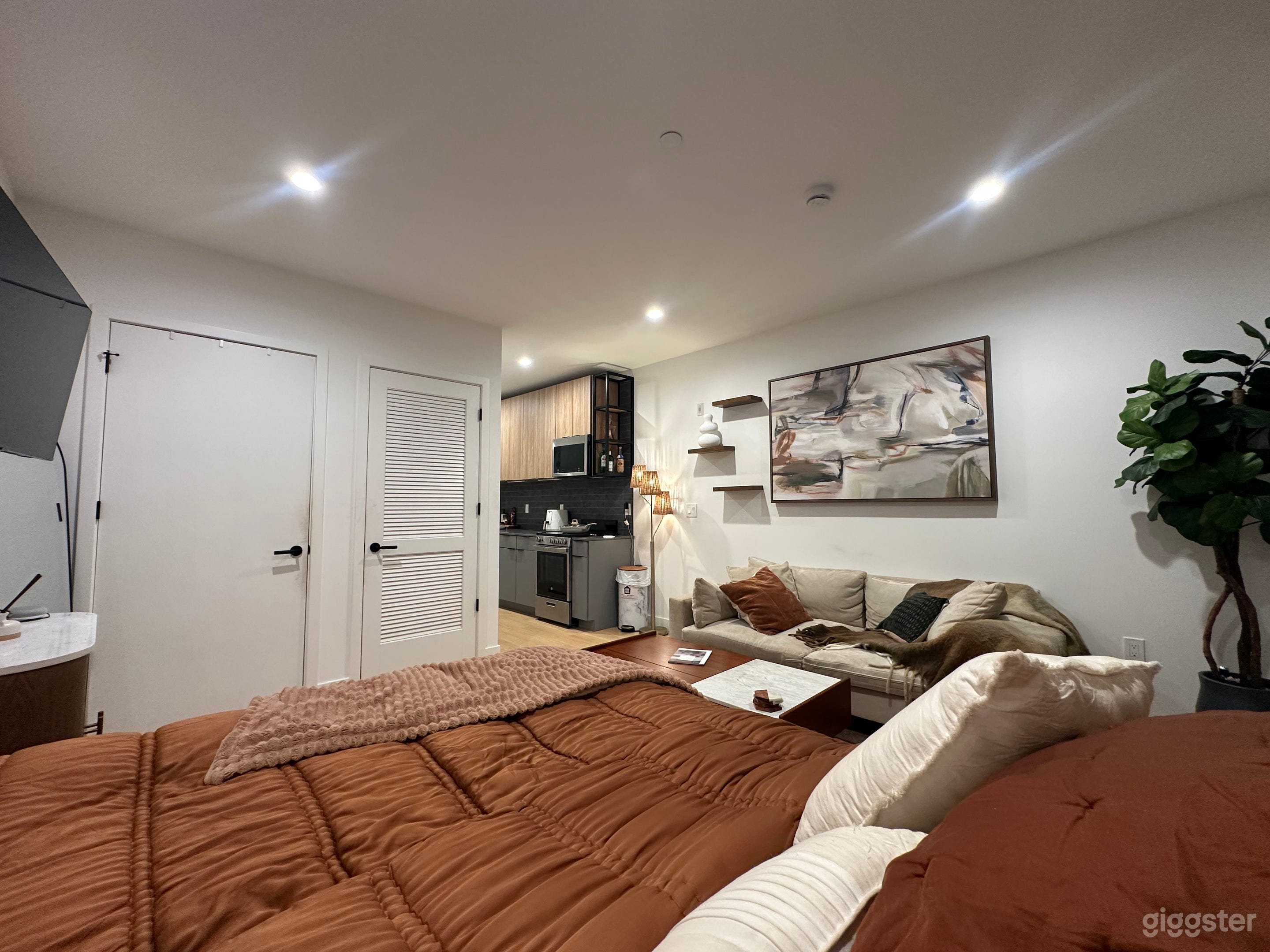 Euro summer meets modern design w private balcony Photo 3