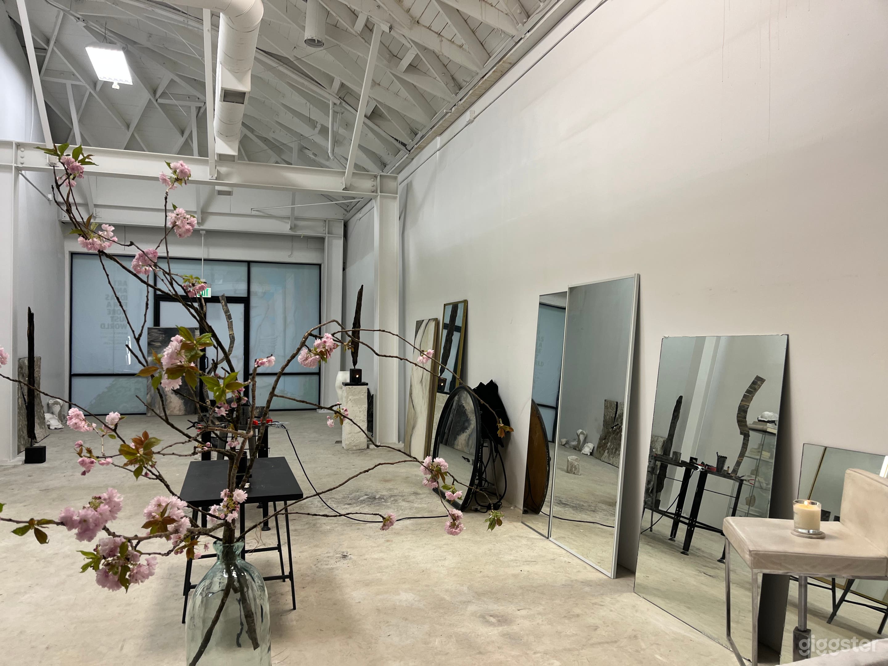 Modern Minimal Art/Photo Studio in Prime Westwood Photo 2