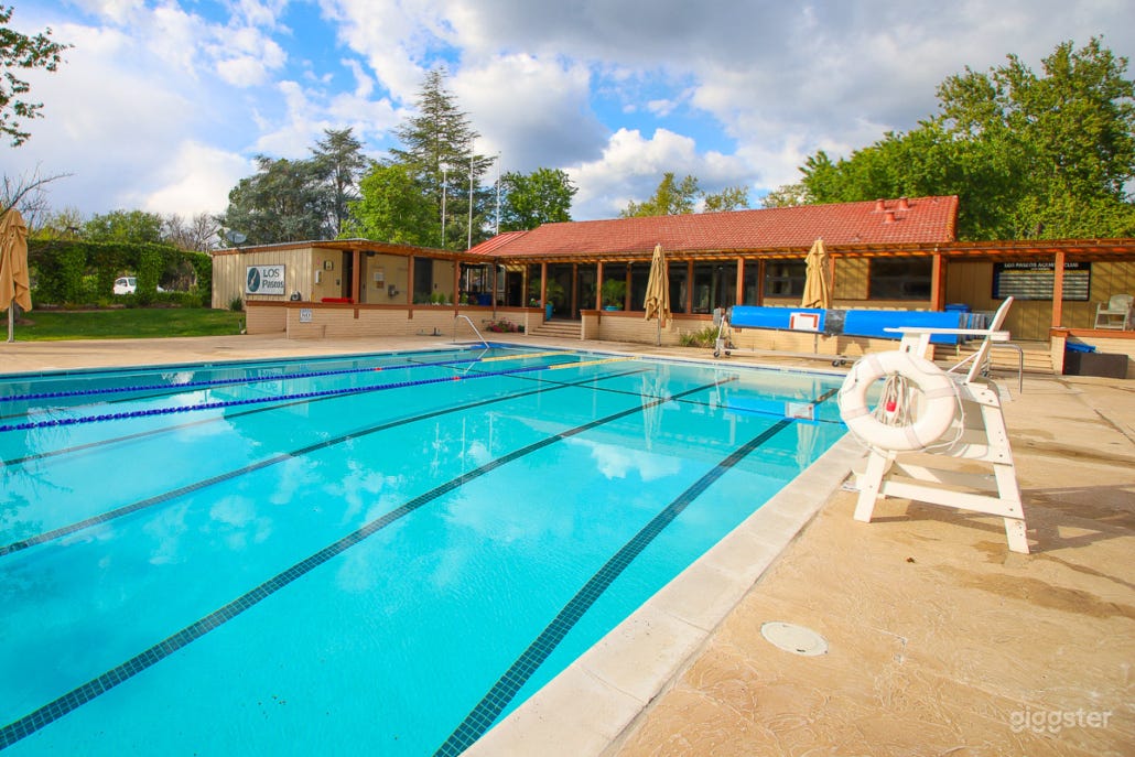 Glamorous Pool Clubhouse Venue Photo 2