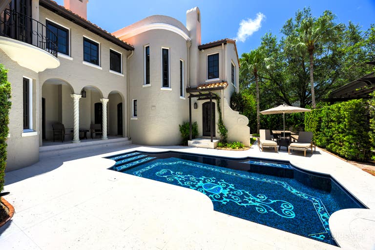  Villa de lujo con piscina de mosaico dorado | Sesiones de foto y video 