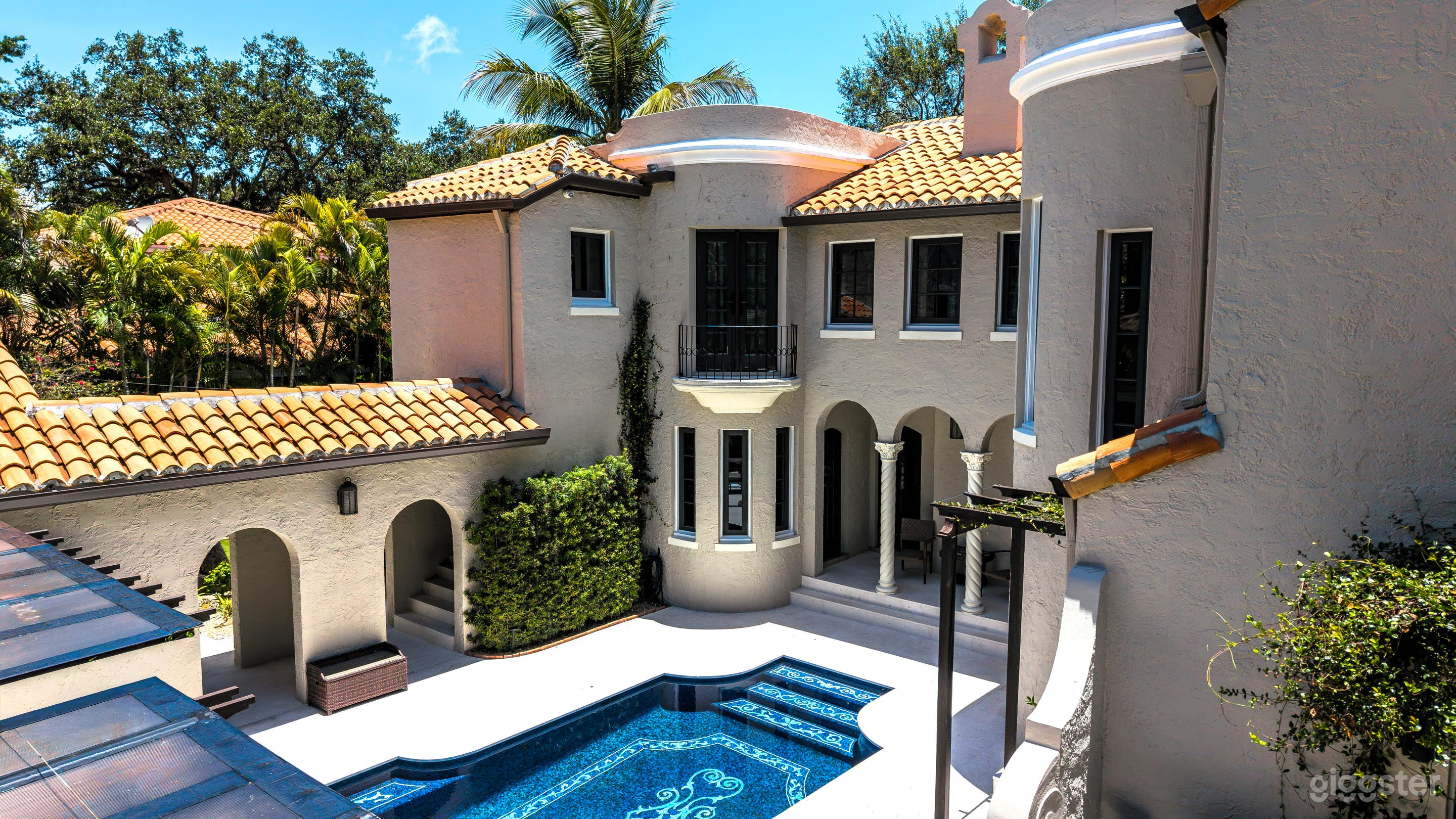Luxury Pool Villa with Gold Mosaic | Photo & Video Shoots Photo 2