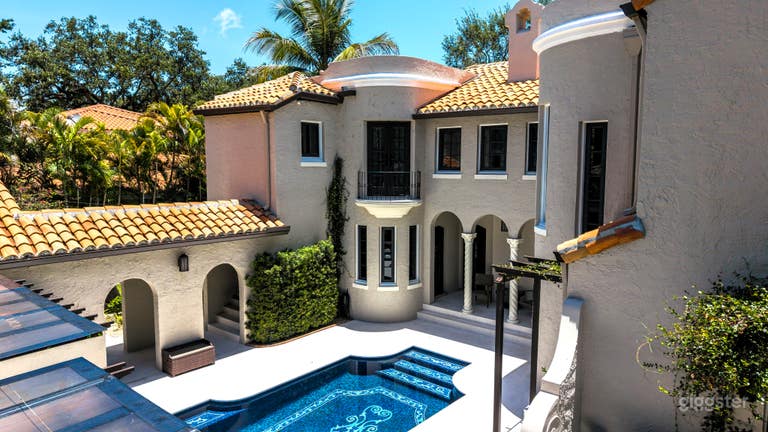  Villa de lujo con piscina de mosaico dorado | Sesiones de foto y video 